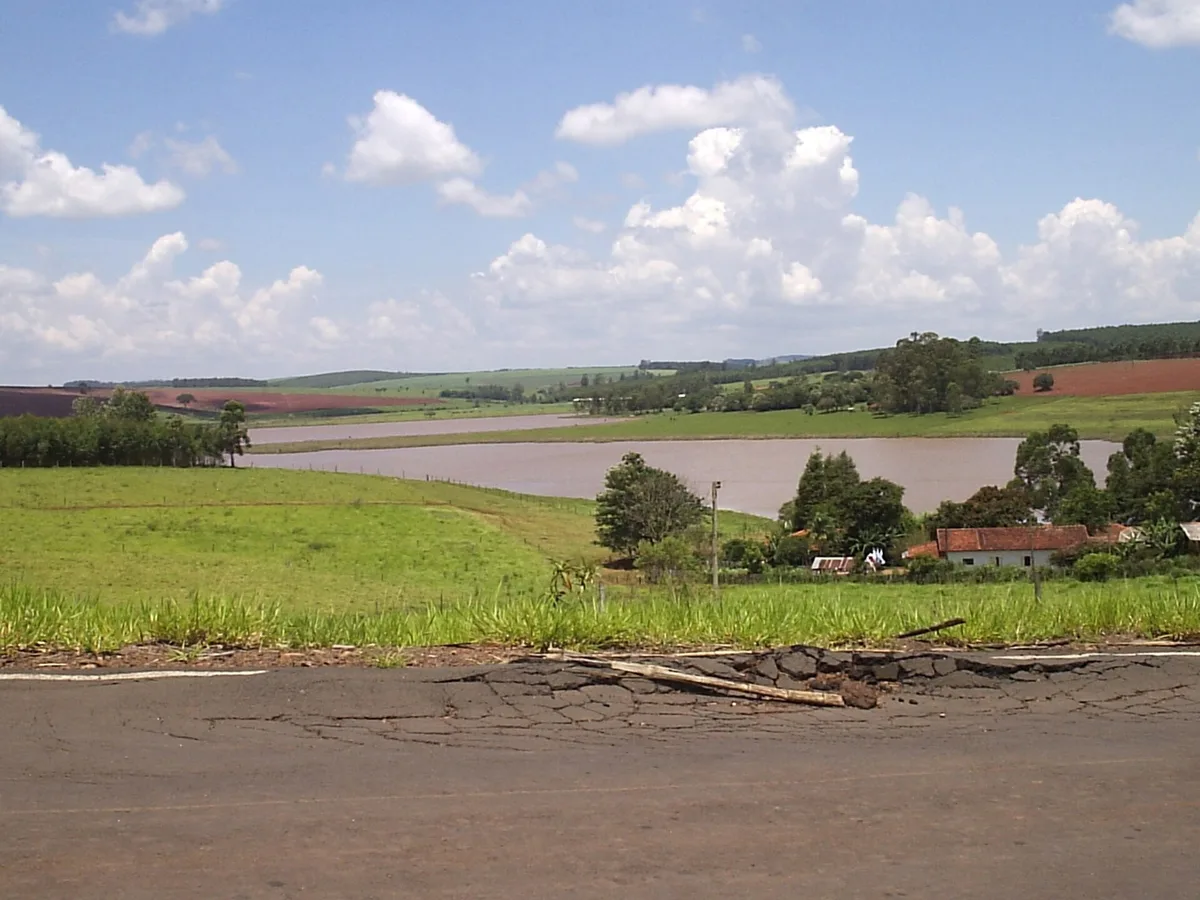 Represa do Rio Jacaré-Pepira no bairro do Patrimônio, em Brotas (SP)